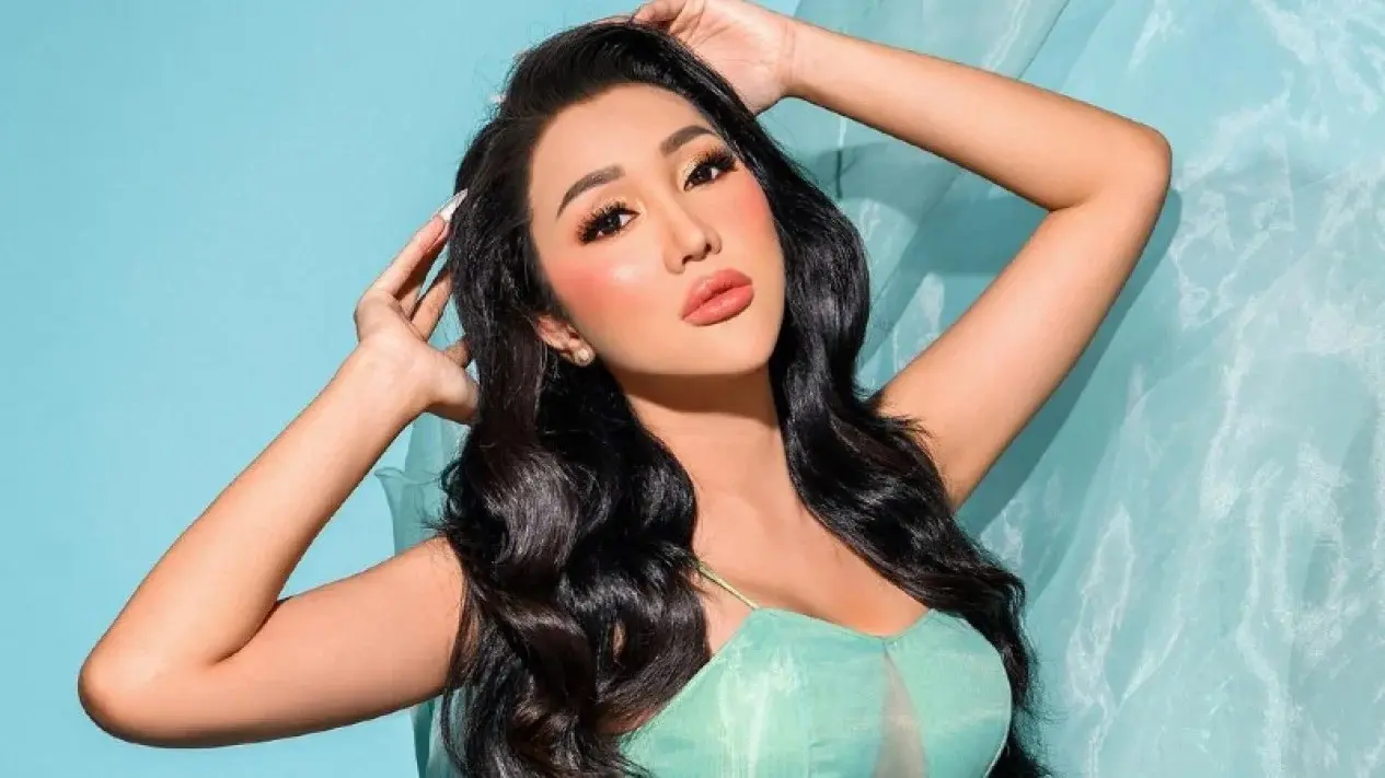 Biodata dan Fakta Menarik Pemilik Goyang Bunga Mekar Lucinta Luna